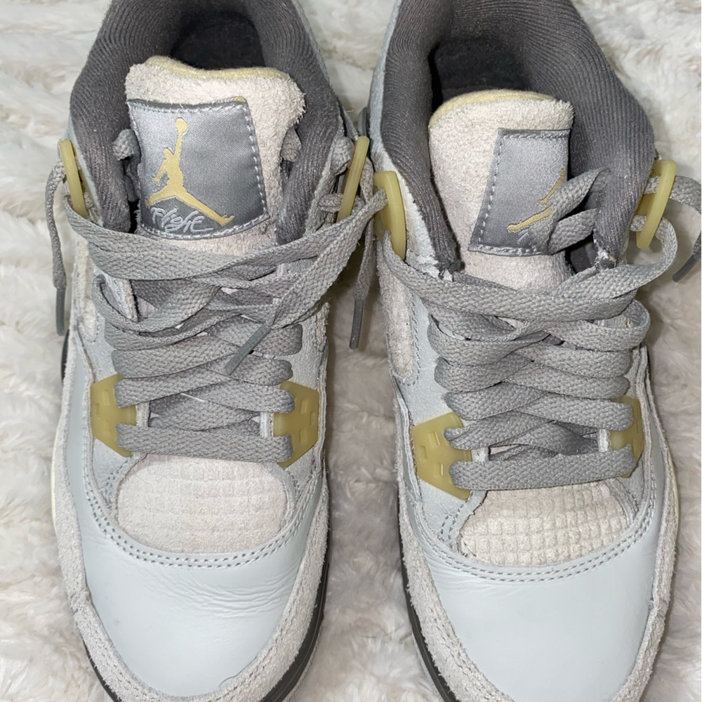 Nike Air Jordan 4 Retro shoes